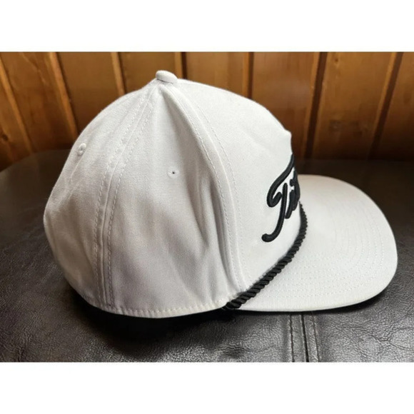 Titleist Golf Hat Rope Style Snapback Adjustable White & Black - Picture 2 of 6